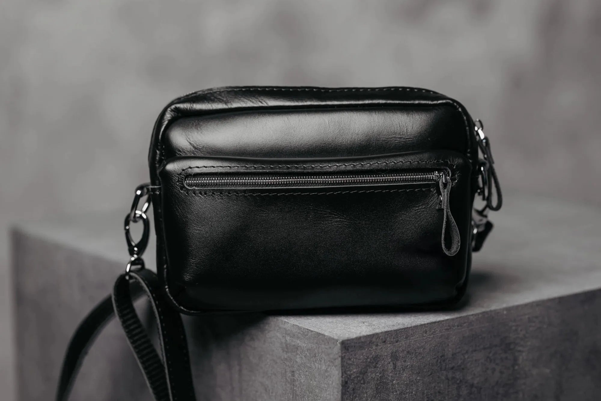 WalkBag - Leather Crossbody for Everyday | Smooth | Black - Wenderfarer