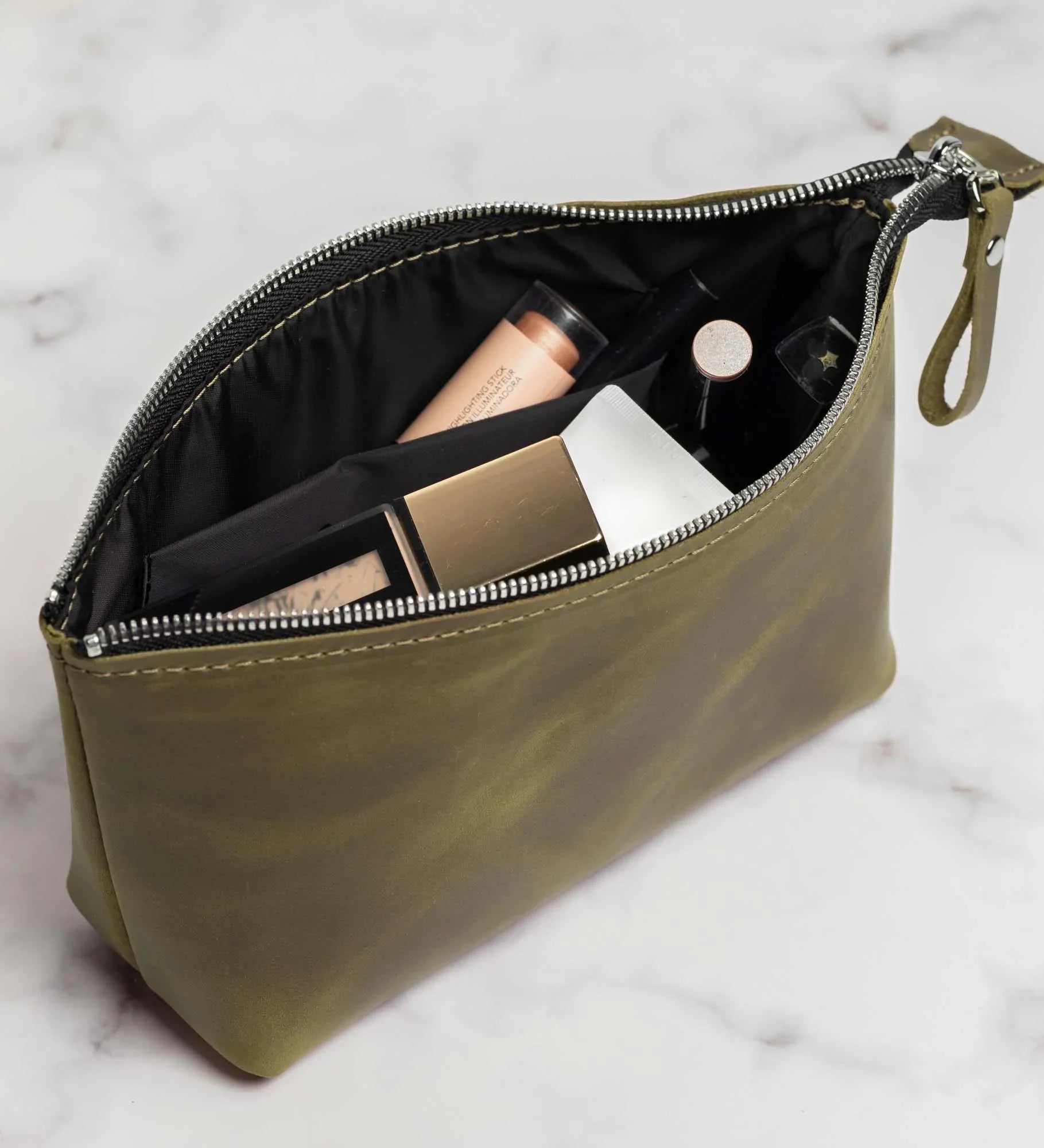 Leather Cosmetic Travel Bag – Matte Waxed Finish | Allure