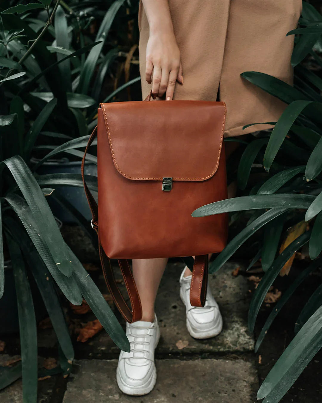 Women's Leather Backpack with Flap Closure – Everyday Style & Comfort | Ember