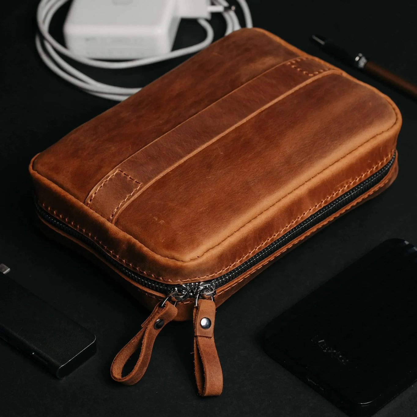 Leather Organizer for Cables & Tech | Cognac - Wenderfarer