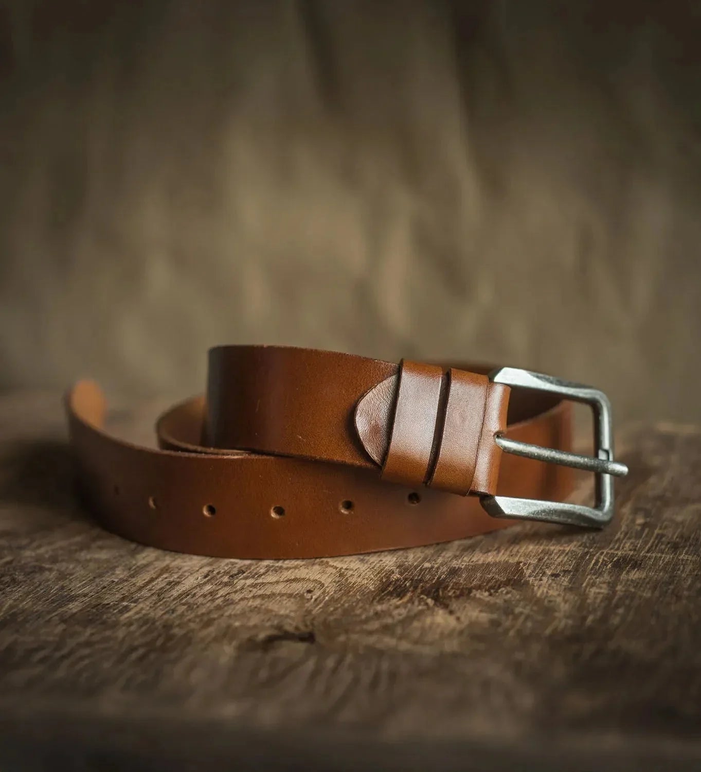 Men’s 1.5" Veg-Tanned Leather Belt with Antique Silver Buckle