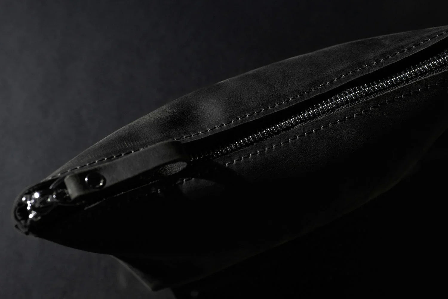 Leather Cosmetic Travel Bag – Matte Waxed Finish | Allure