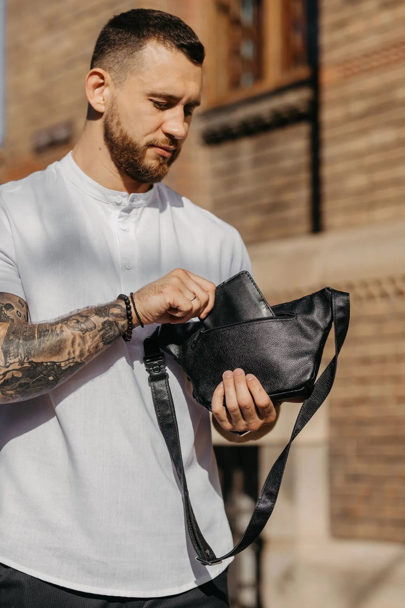 Leather Waist Bag with Zipper | Grainy Black - Wenderfarer