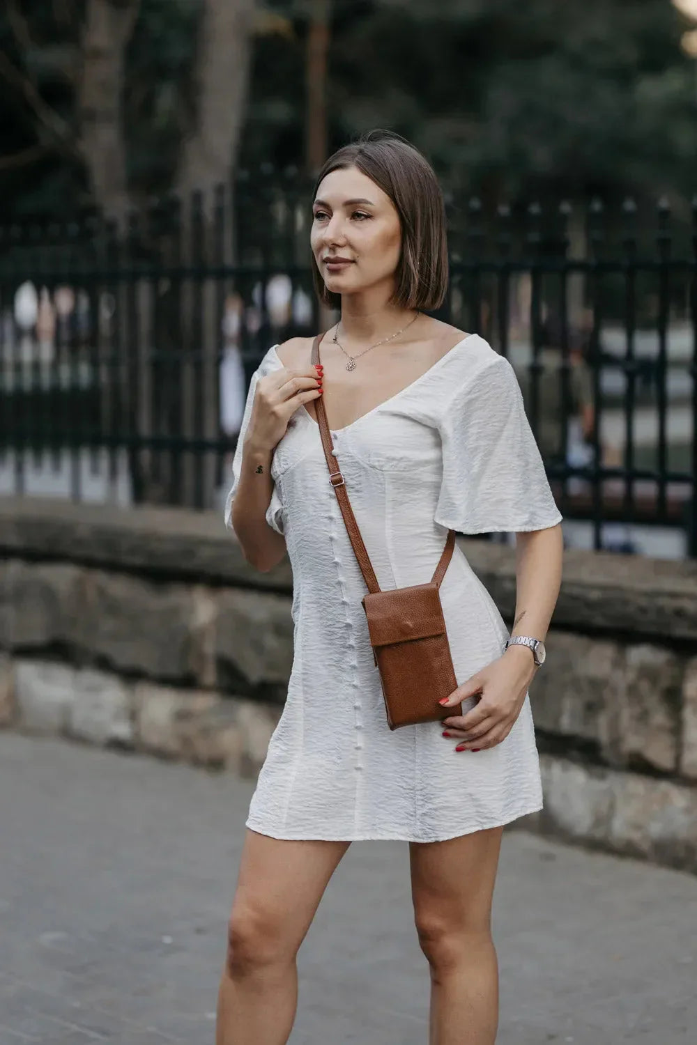 Minimalist Phone Pouch – Grainy Leather Crossbody Bag