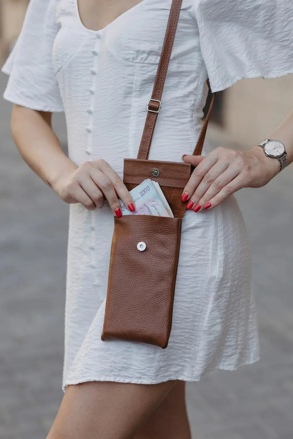Minimalist Phone Pouch – Grainy Leather Crossbody Bag