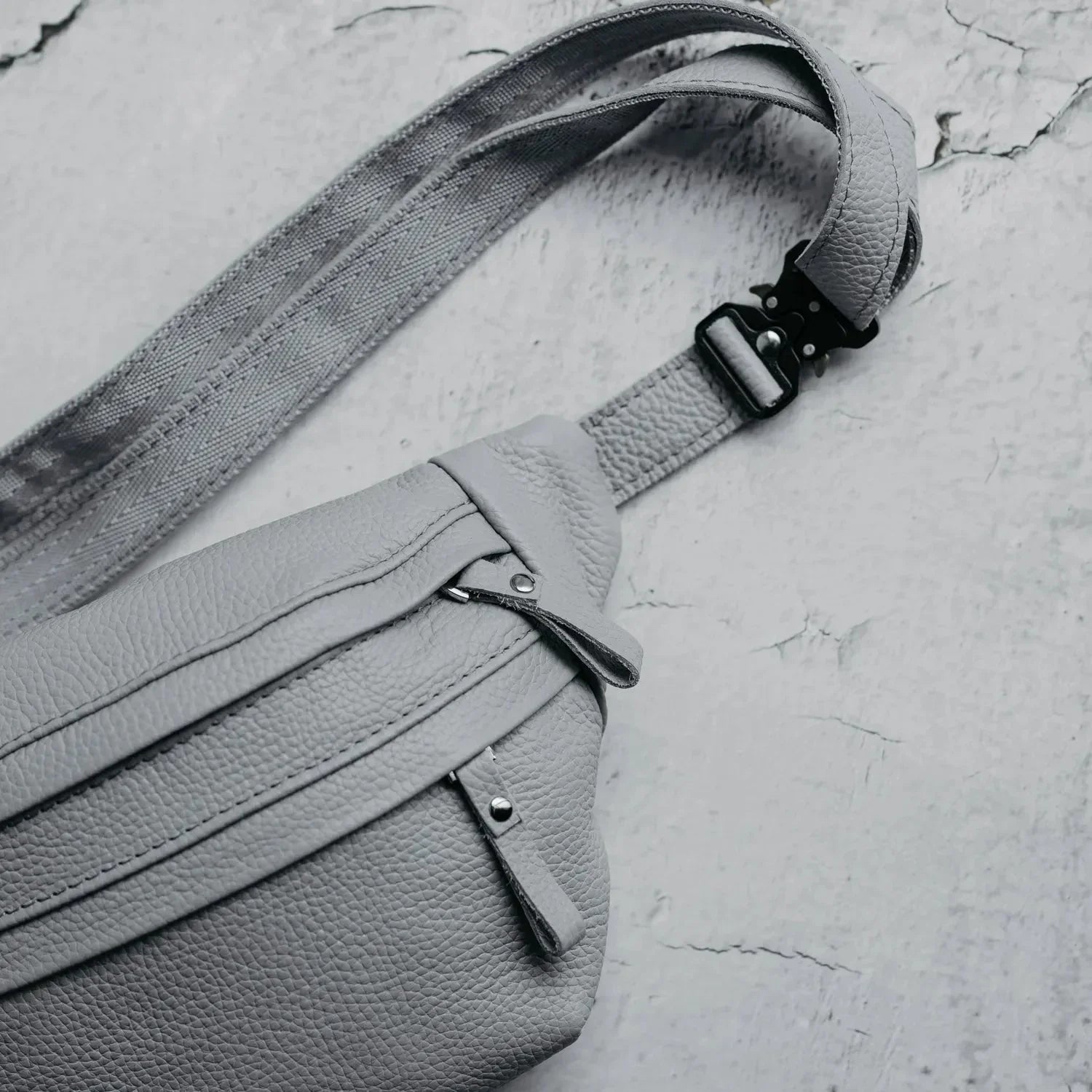 Grainy Leather Waist Bag with Zipper | B-Bag
