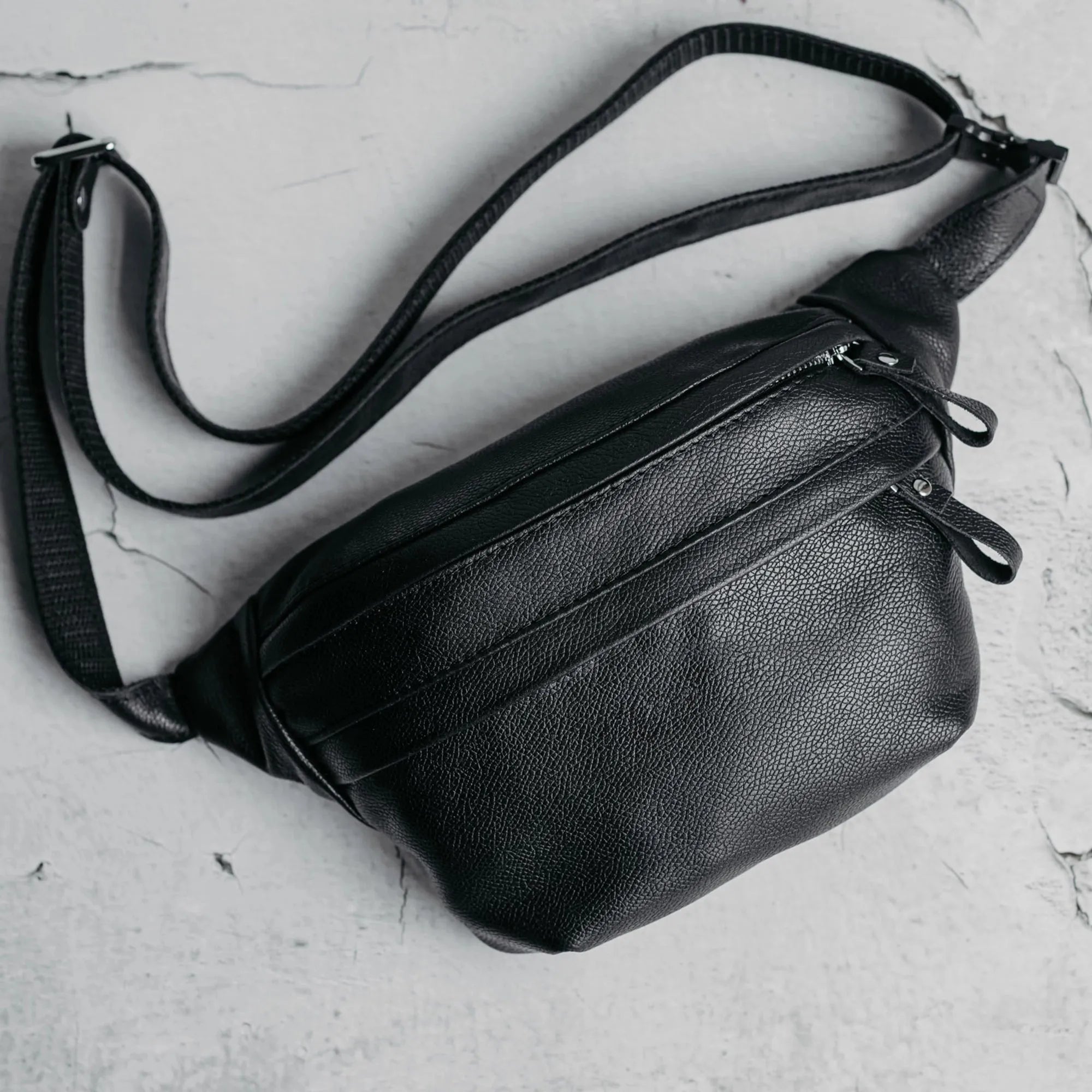 Leather Waist Bag with Zipper | Grainy Black - Wenderfarer