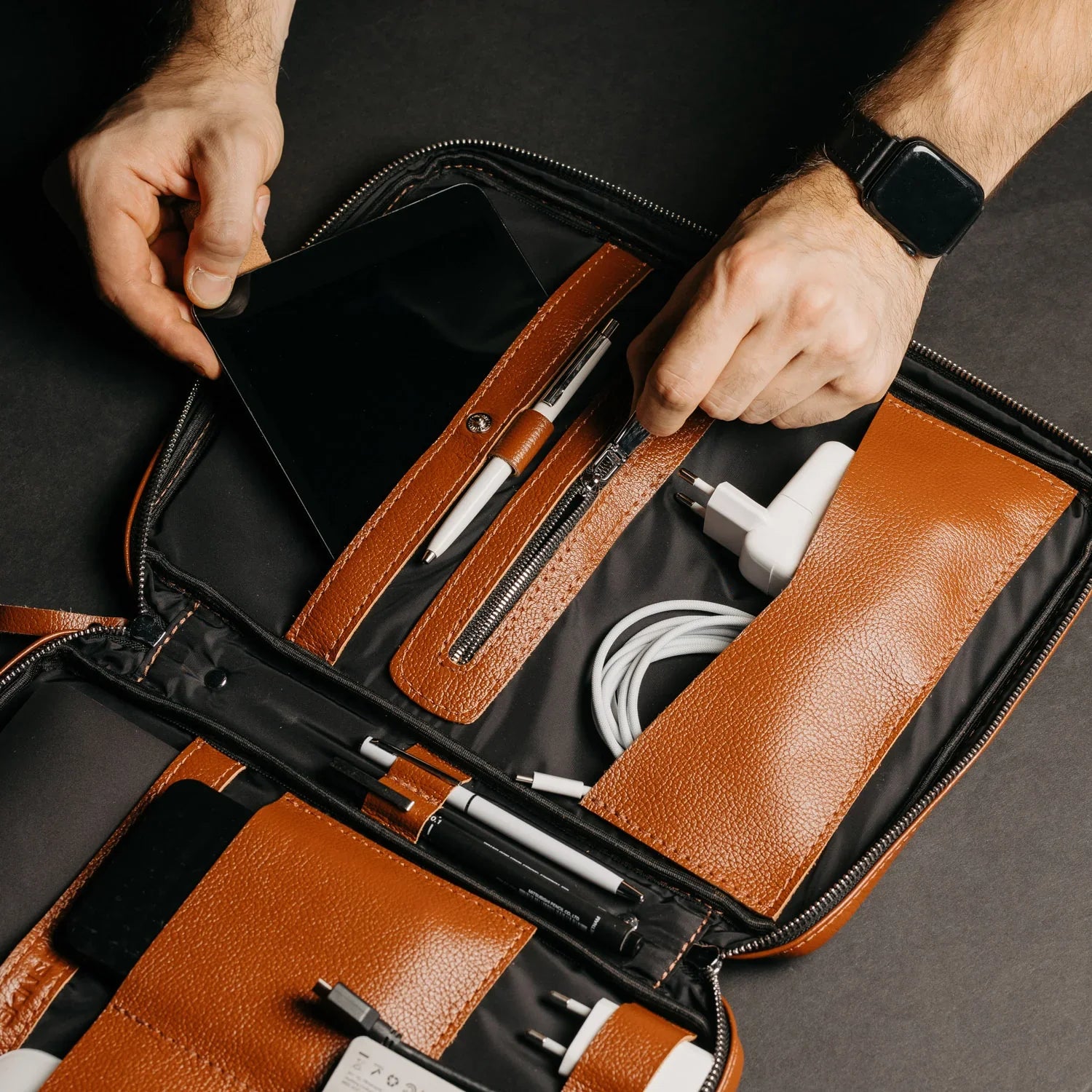 Grainy Leather Tech Organizer A4 Folio