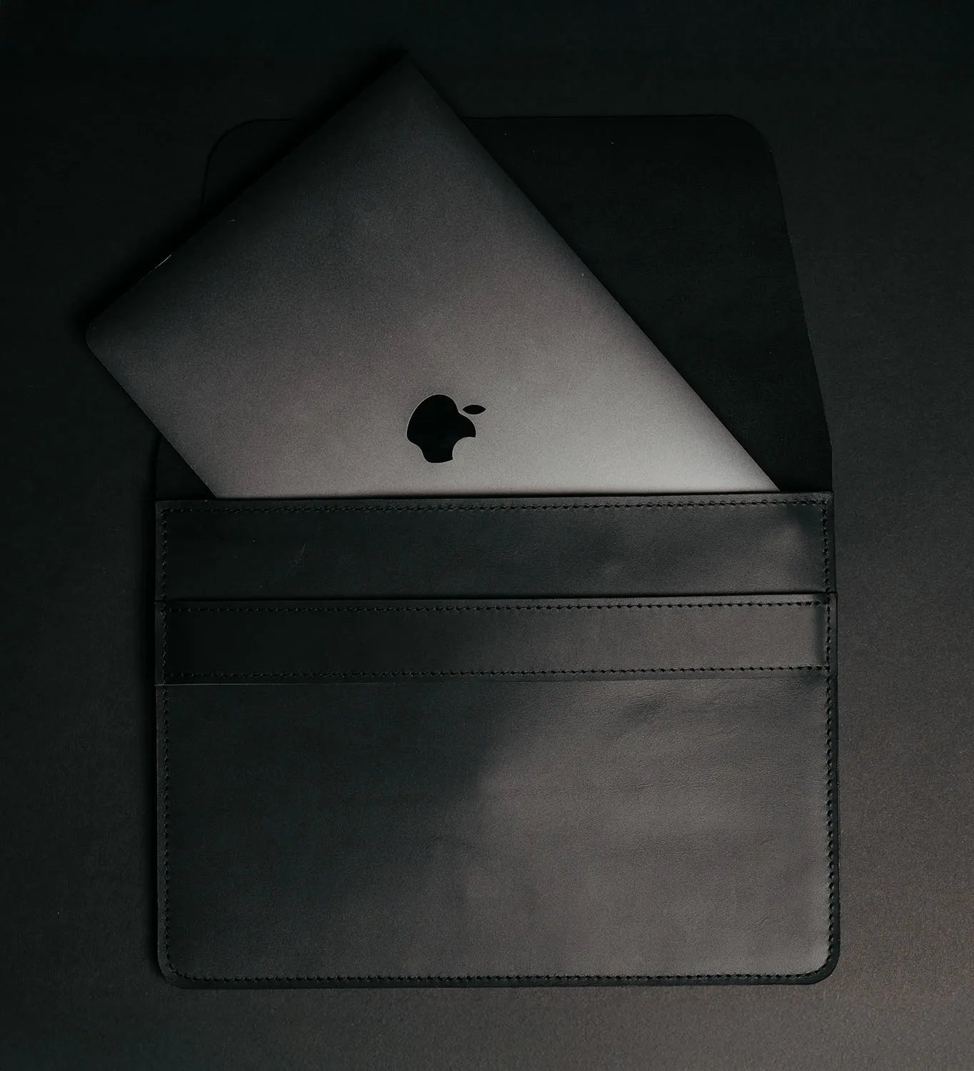 Distressed Leather Laptop Sleeve for MacBook – Aesthetic & All Sizes
