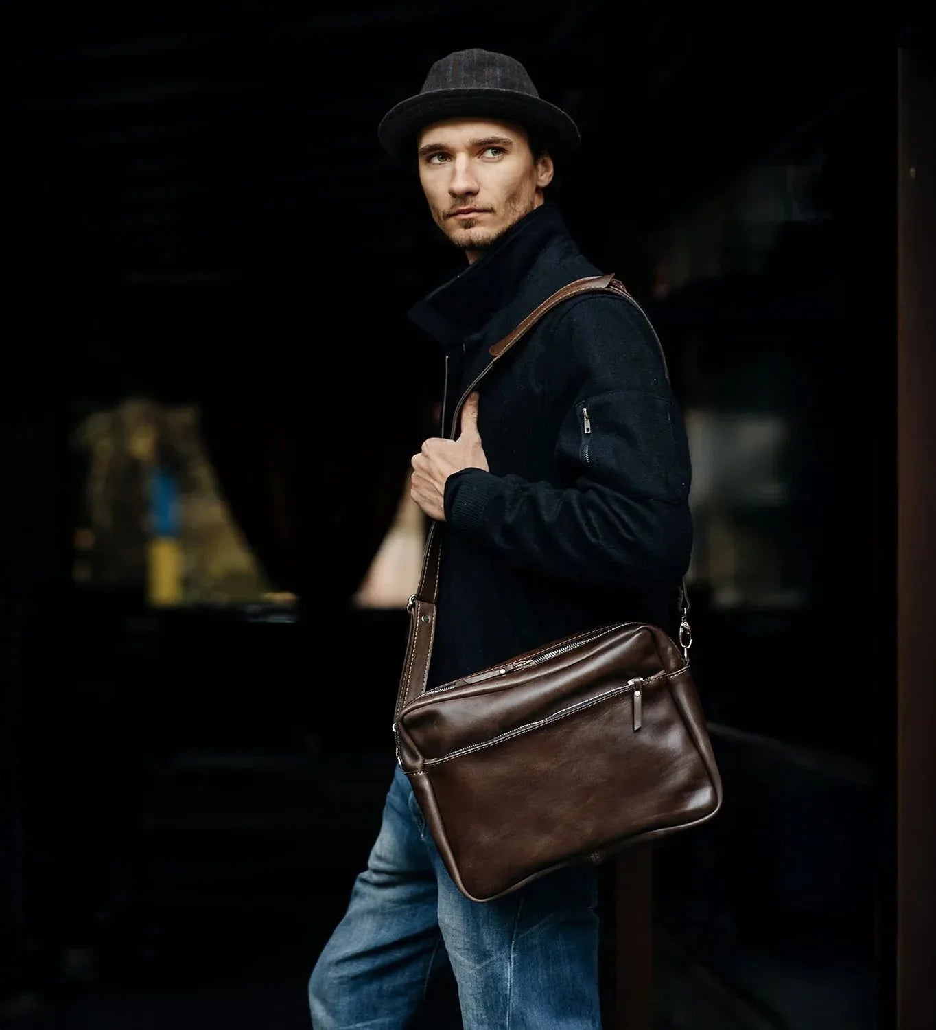 Everyday Leather Messenger with Zip | Squad