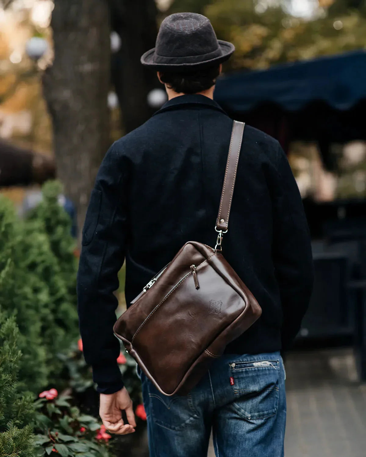 Everyday Leather Messenger with Zip | Squad
