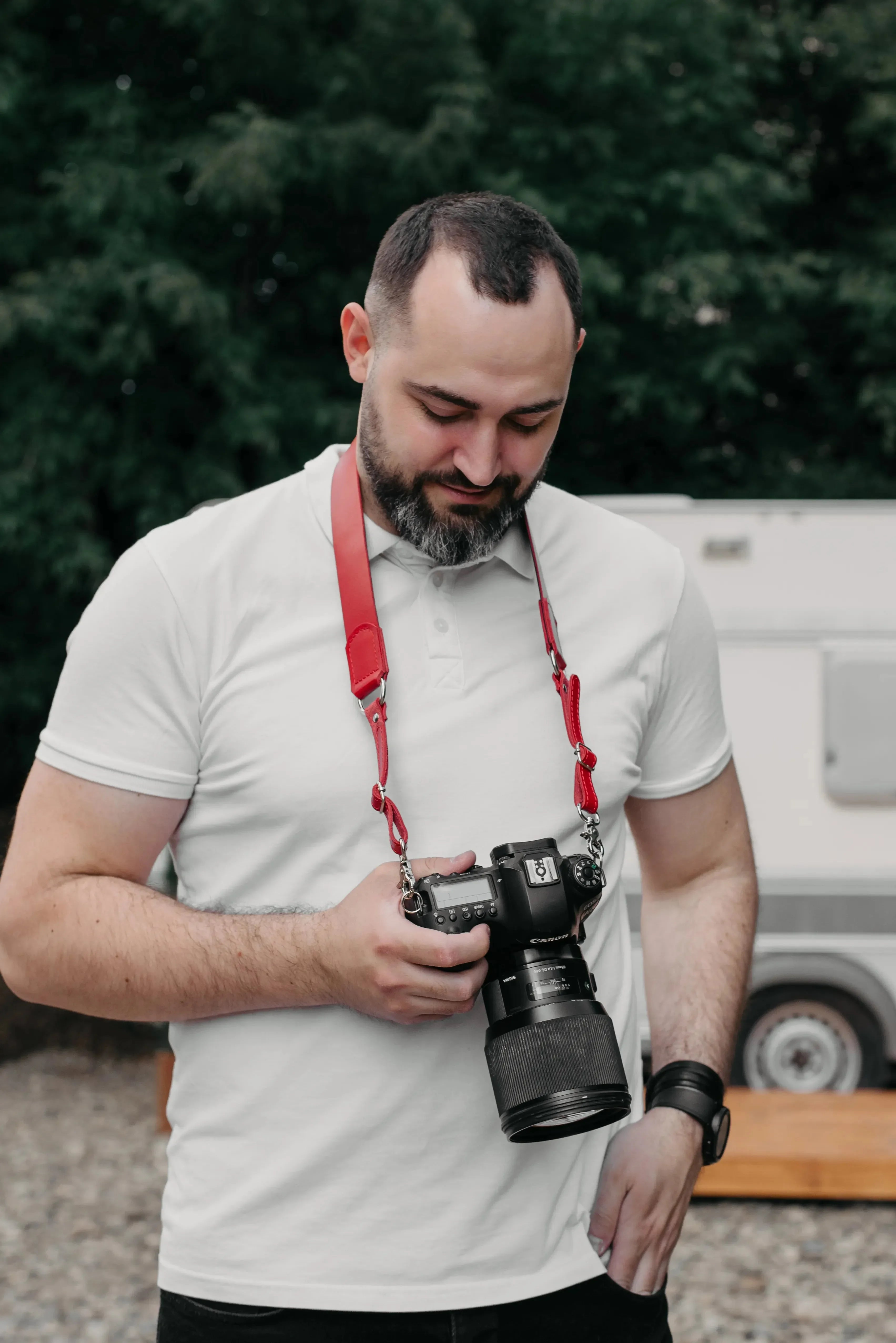 Leather Camera Neck Strap – Adjustable for DSLR & Mirrorless Cameras