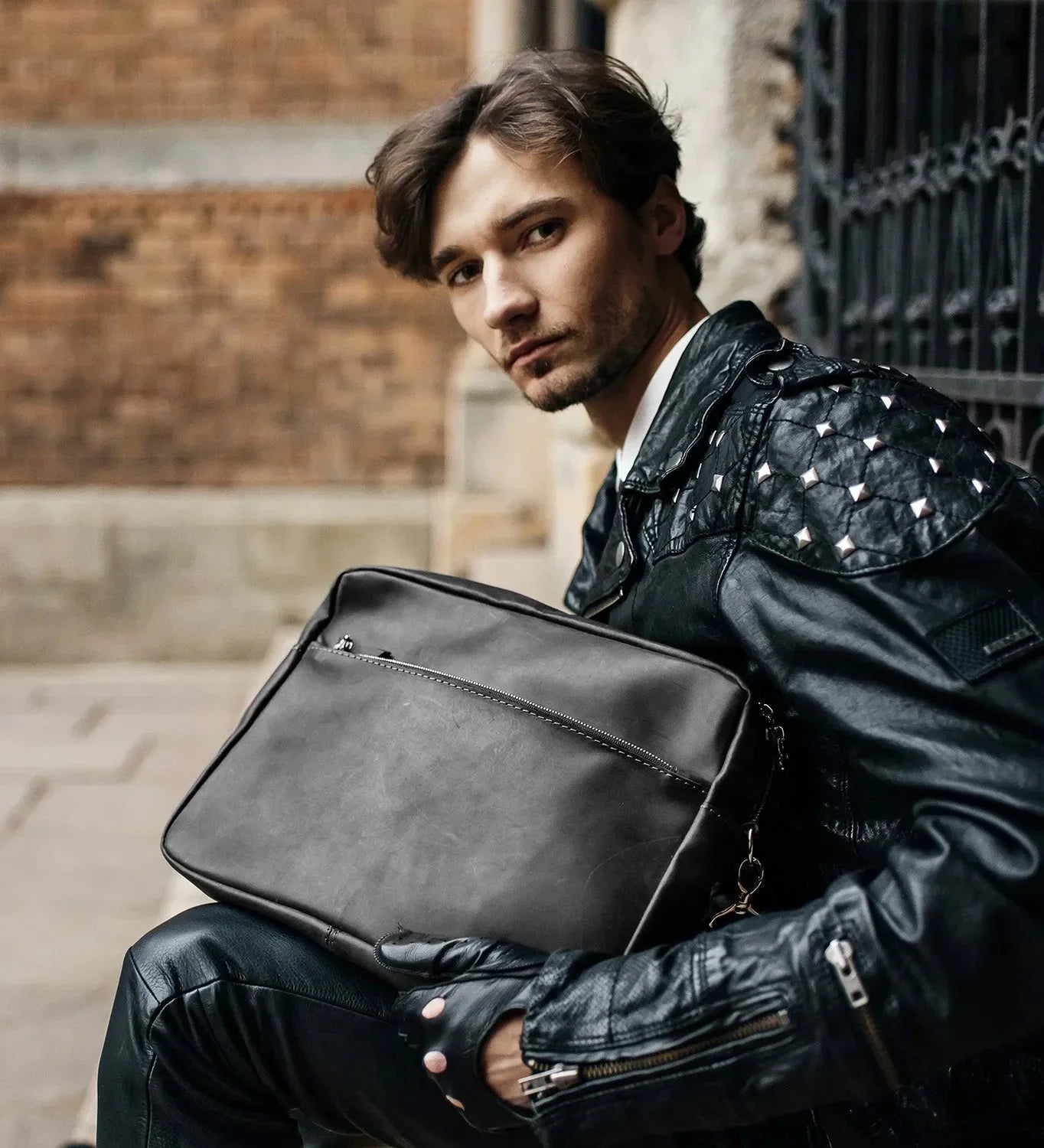 Everyday Leather Messenger with Zip | Squad