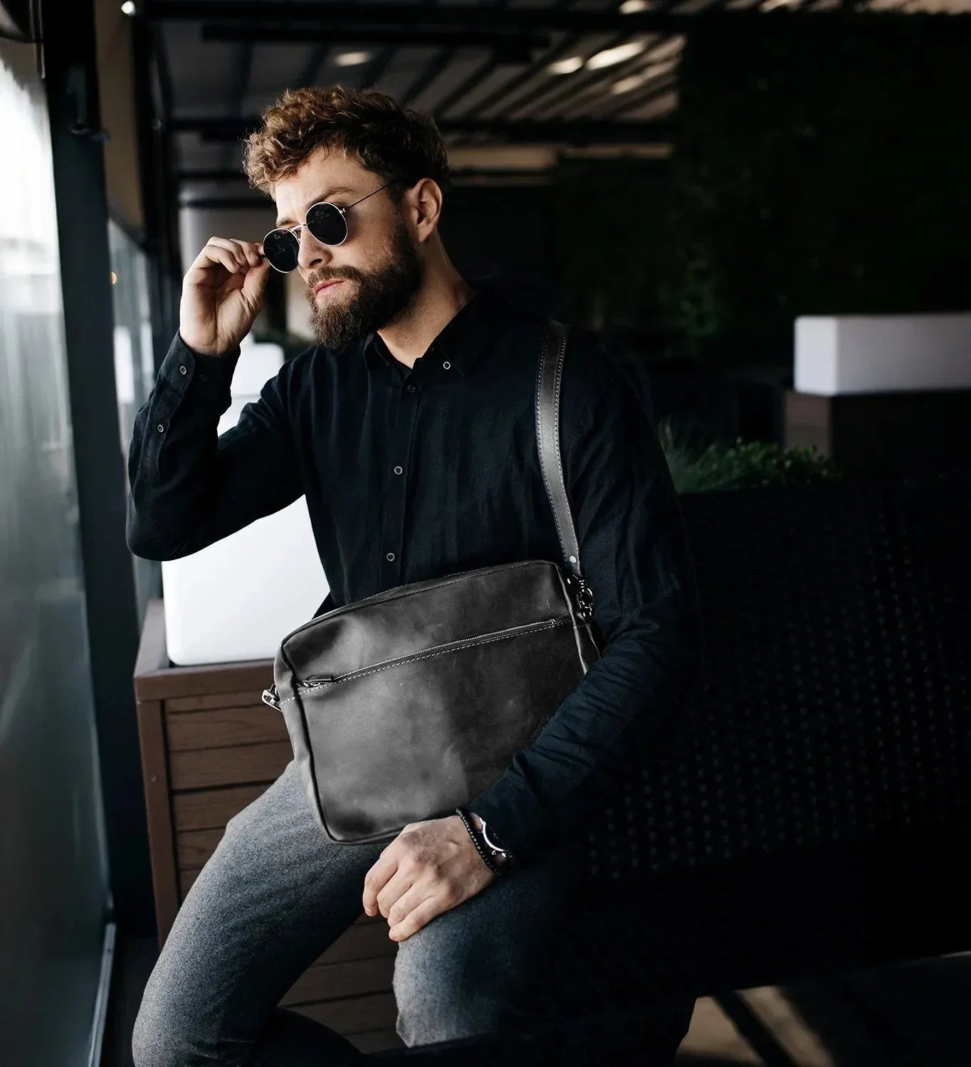Everyday Leather Messenger with Zip | Squad