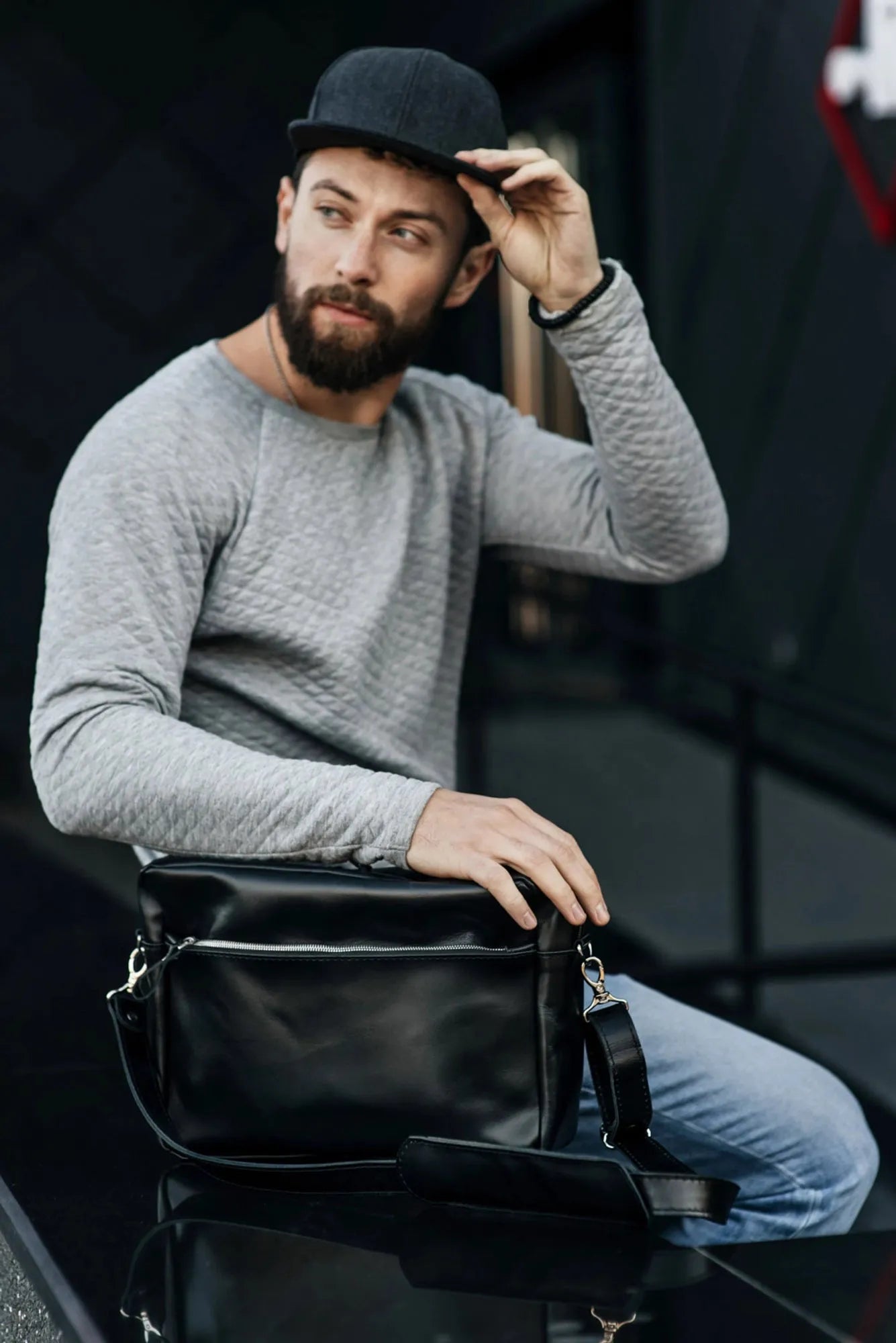 Everyday Leather Messenger with Zip | Smooth Black - Wenderfarer