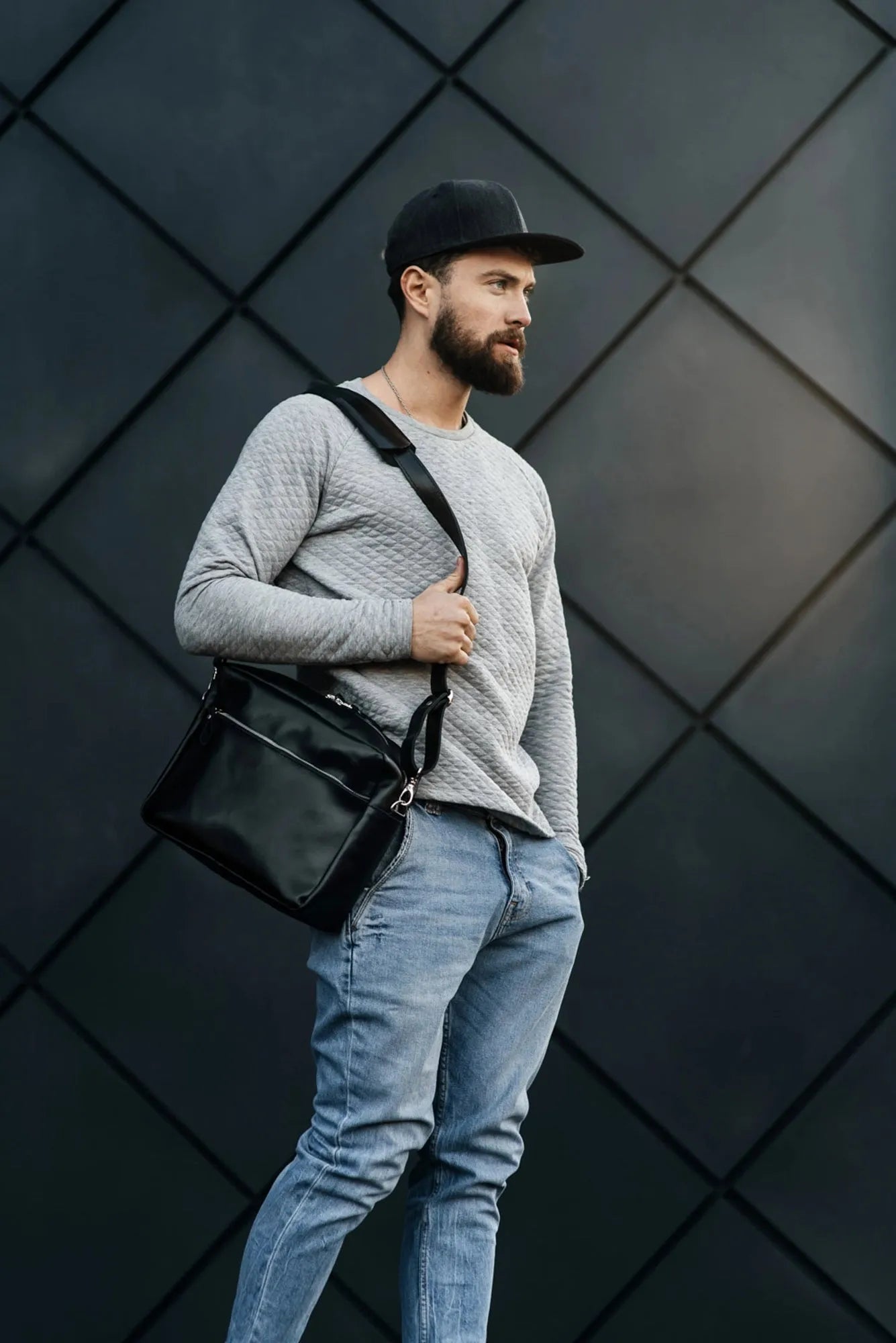 Everyday Leather Messenger with Zip | Smooth Black - Wenderfarer