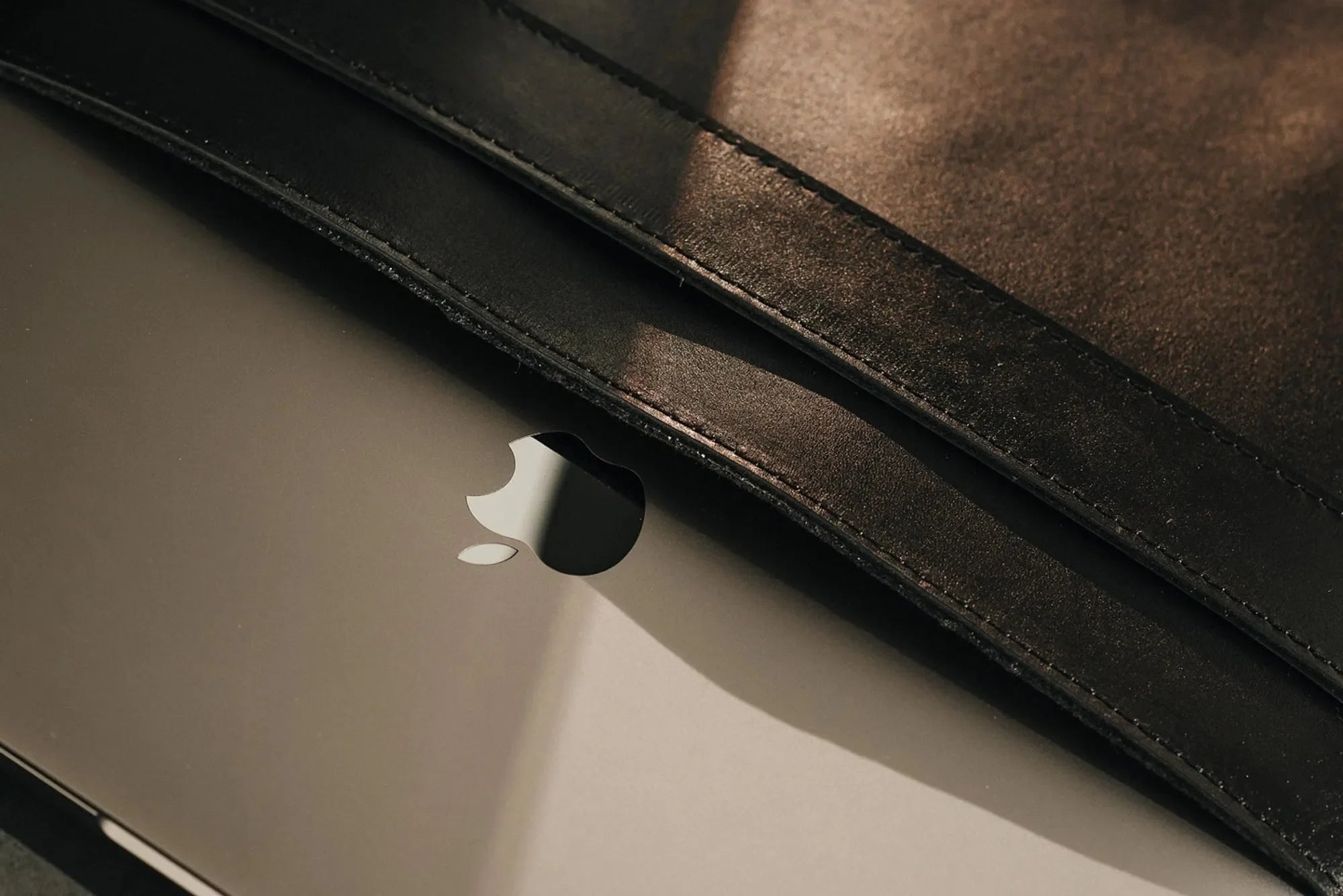 Timeless Leather MacBook Sleeve – All Sizes with Felt Lining