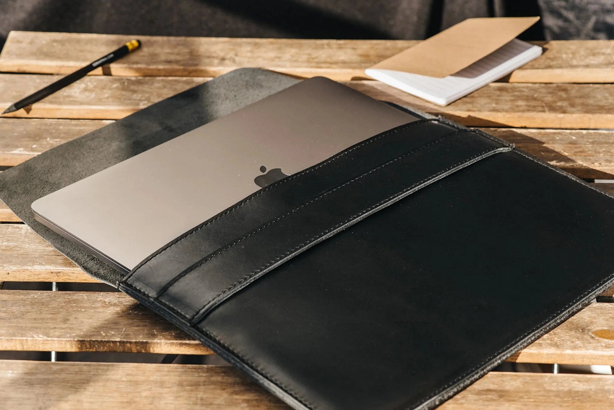 Matted Leather Sleeve for Macbook - All sizes | Black - Wenderfarer