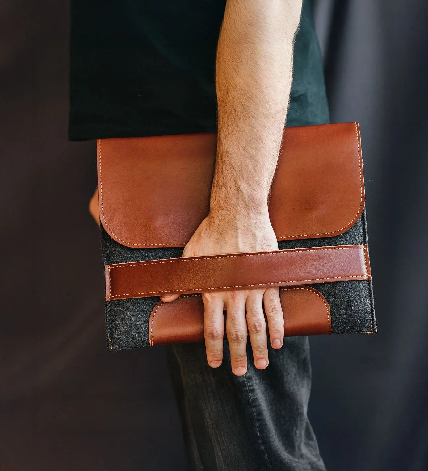 Wool & Leather Laptop Sleeve for Macbook – Magnetic Closure