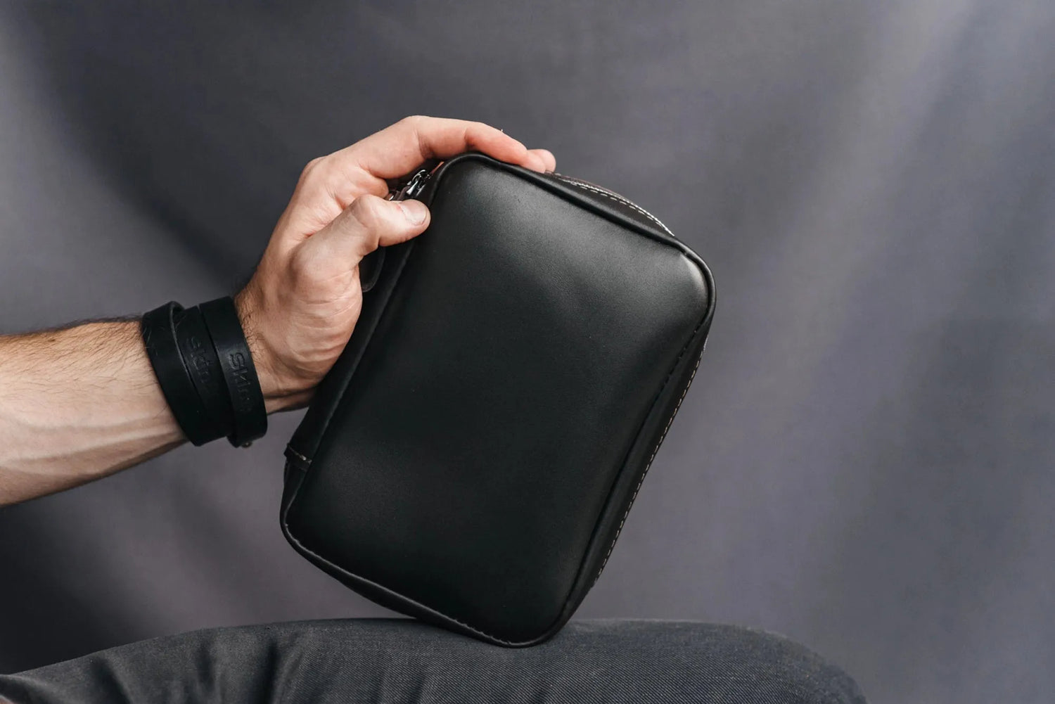 Zippered Leather Organizer for Cables and Tech | Black - Wenderfarer