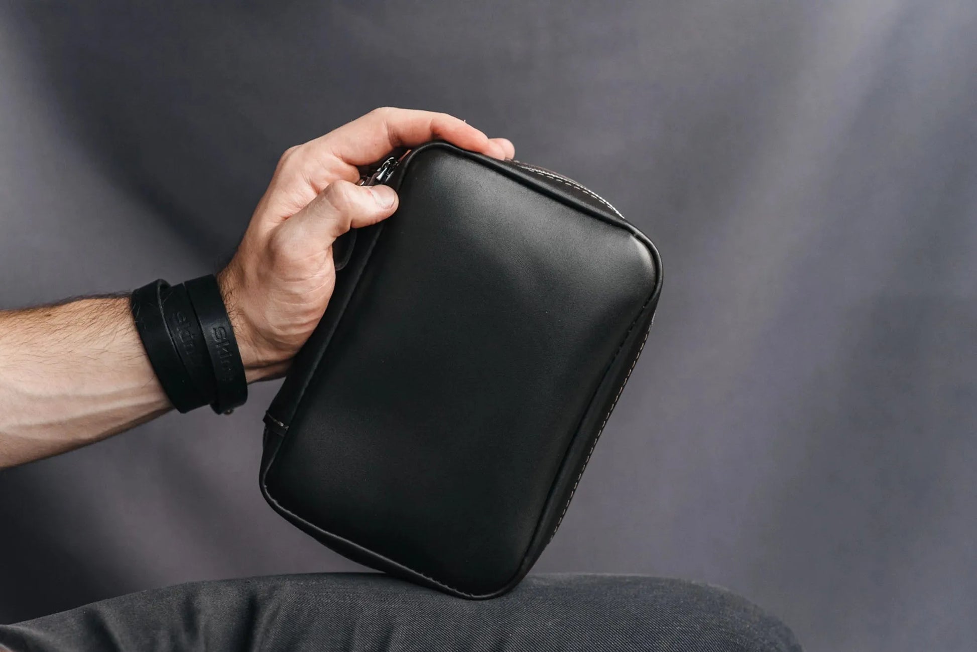 Zippered Leather Organizer for Cables and Tech | Black - Wenderfarer