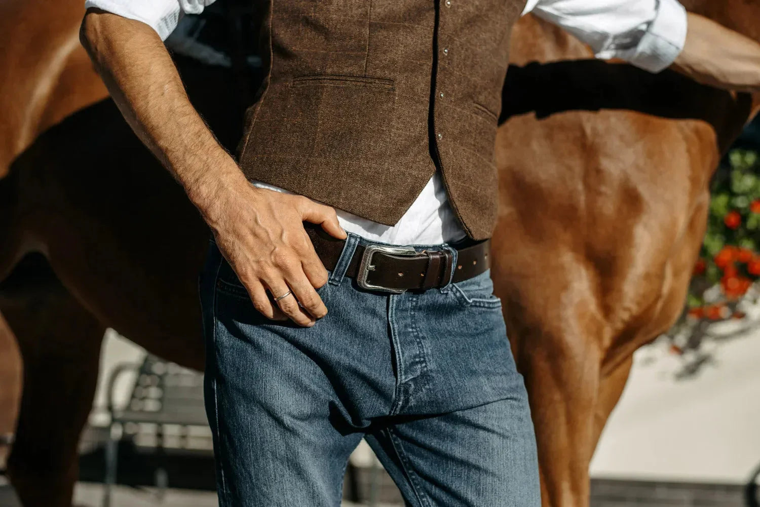 Men’s 1.5" Veg-Tanned Leather Belt with Antique Silver Buckle