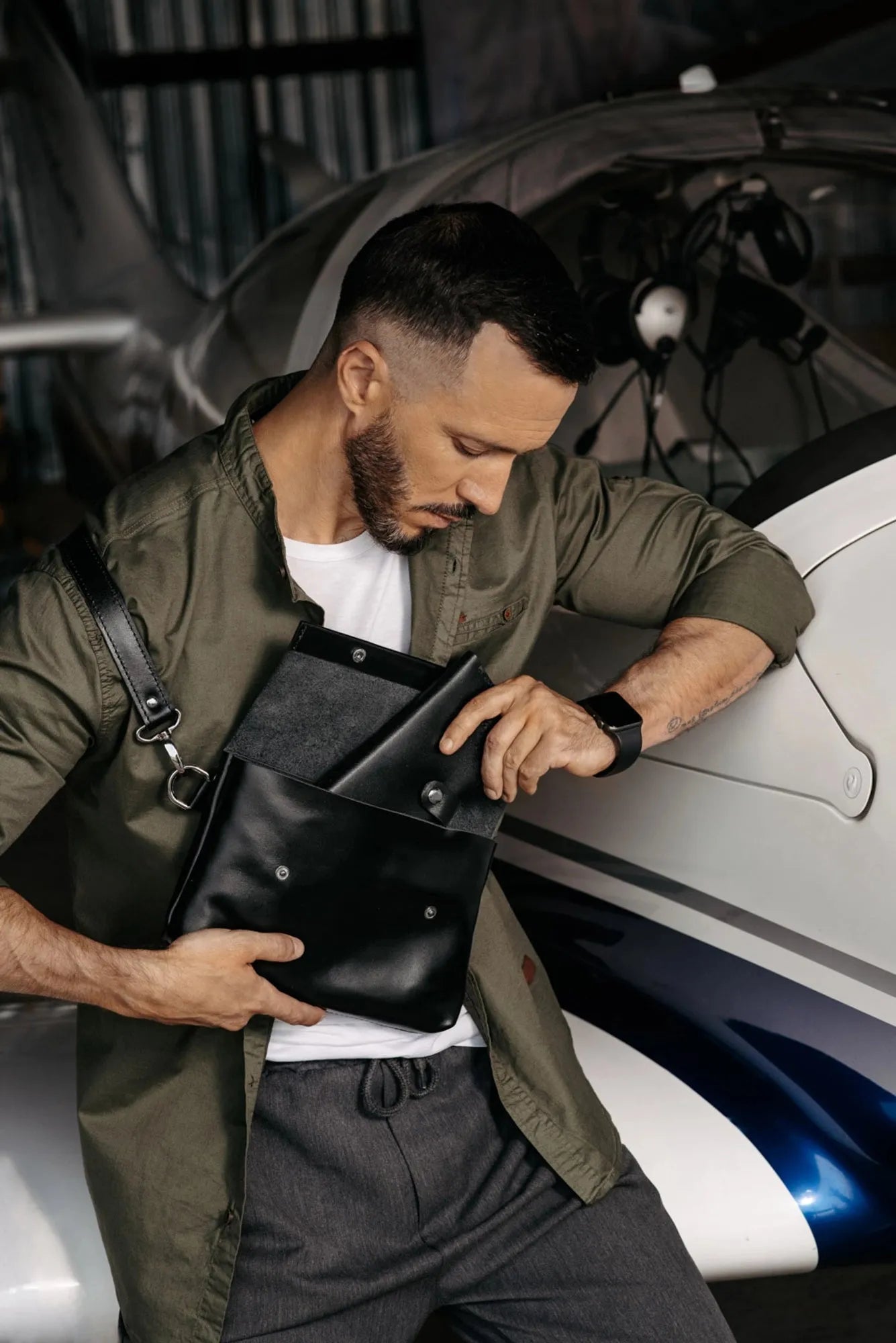 Men's Leather Crossbody Bag L | Smooth Black - Wenderfarer