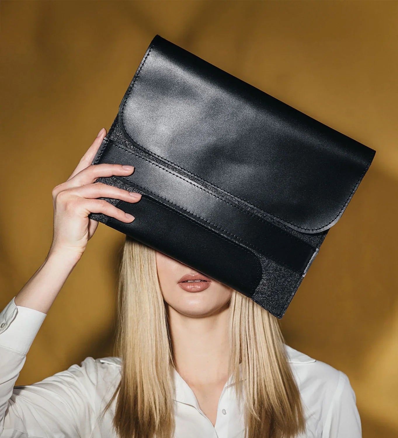 Wool & Leather Laptop Sleeve for Macbook – Magnetic Closure