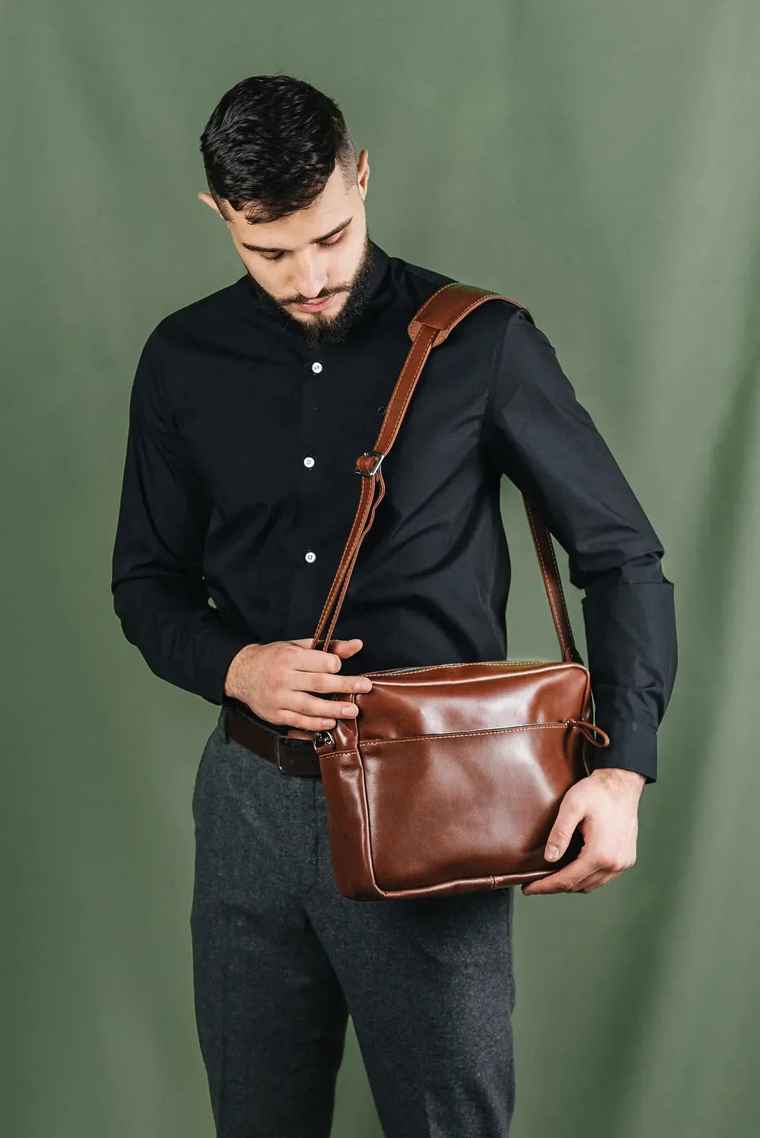Everyday Leather Messenger with Zip | Squad