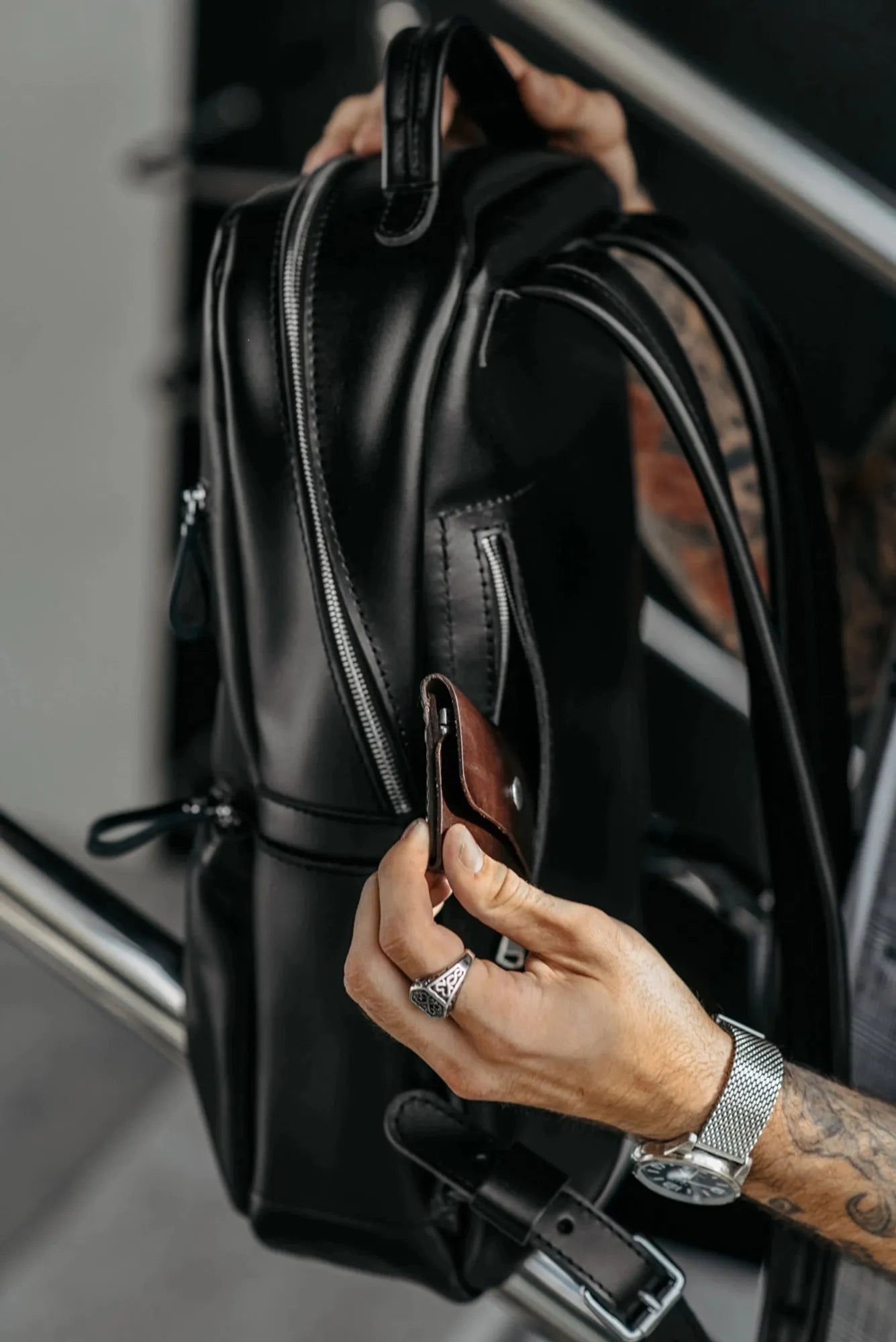 Leather Backpack for Everyday - Splay | Black - Wenderfarer