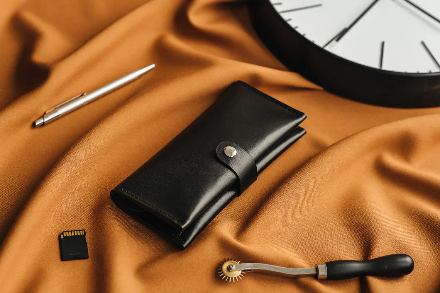 Classic Long Wallet β Smooth Leather & Snap Button