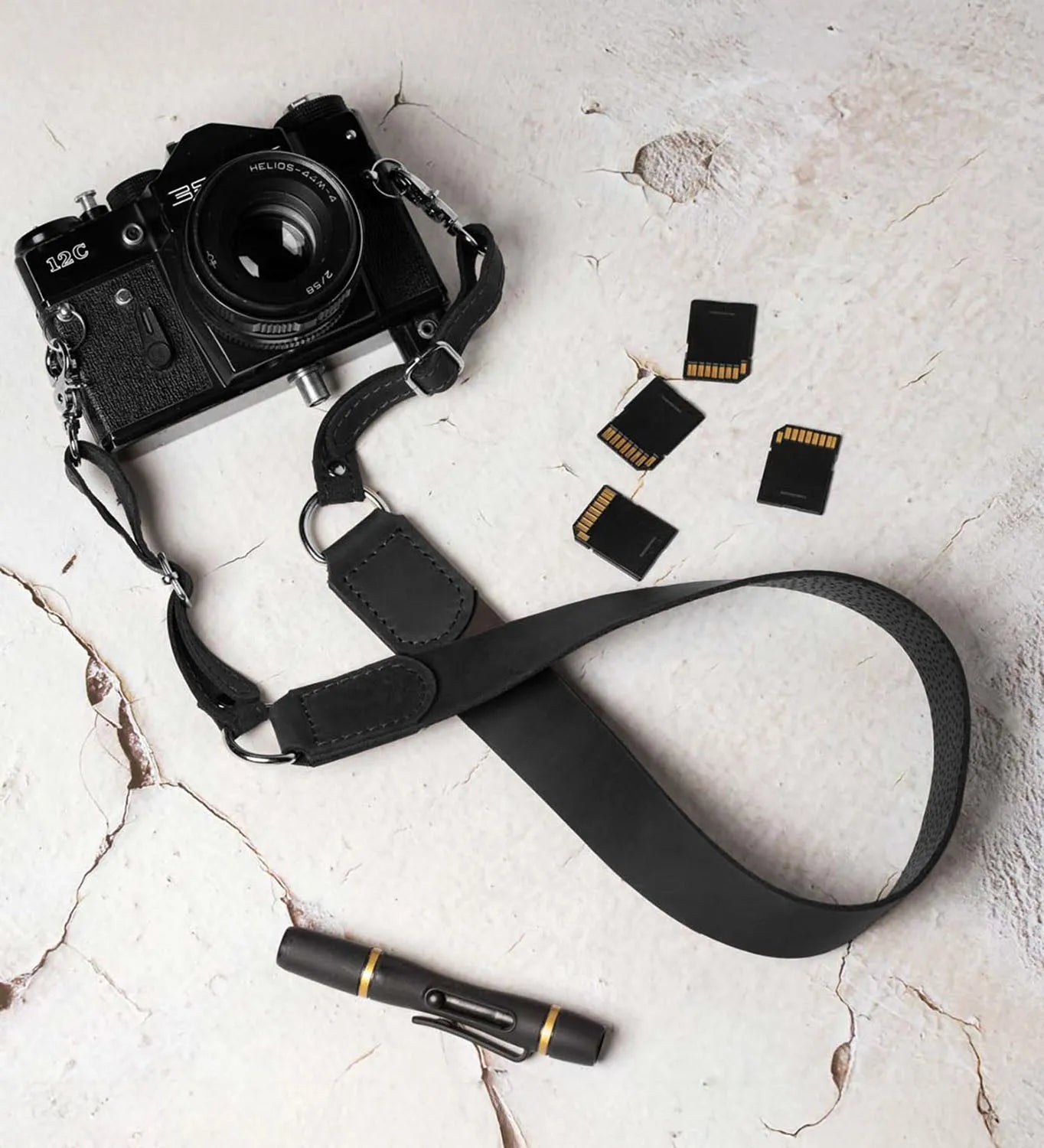 Distressed Leather Camera Strap – Quick Release & Secure Fit