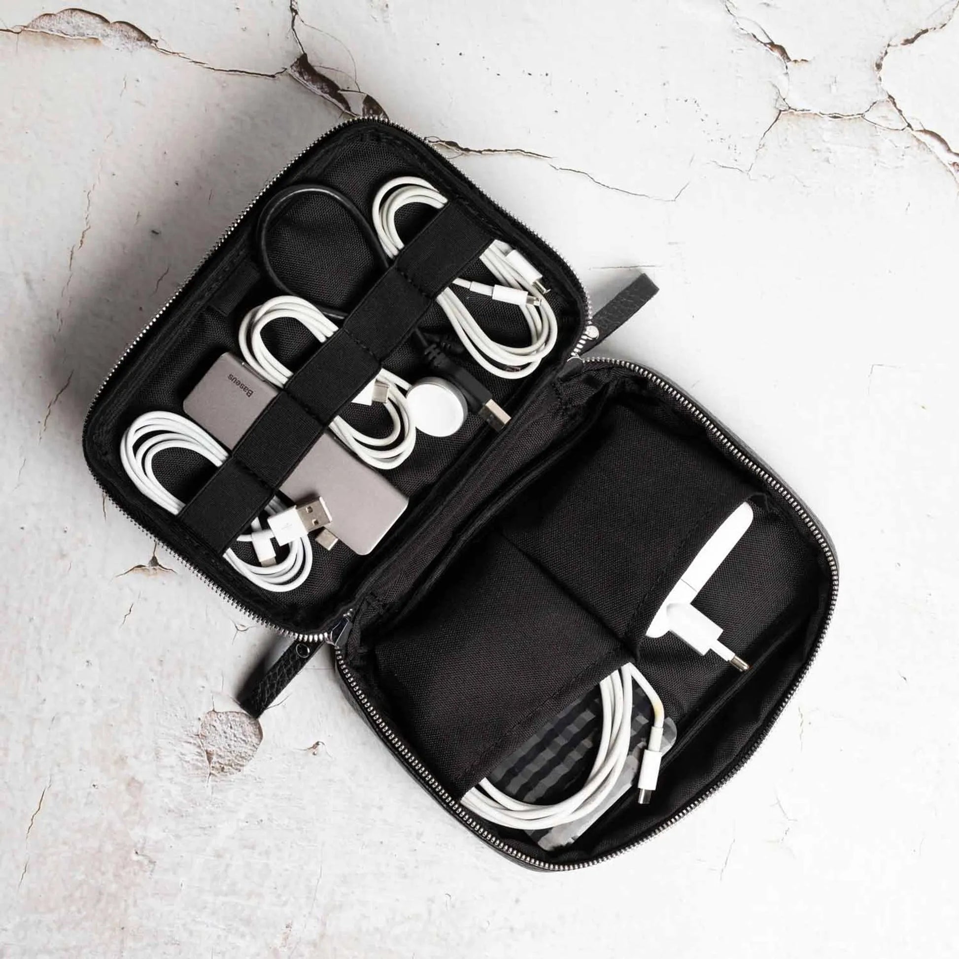 Leather Tech Organizer for Daily Use | Grainy Black - Wenderfarer