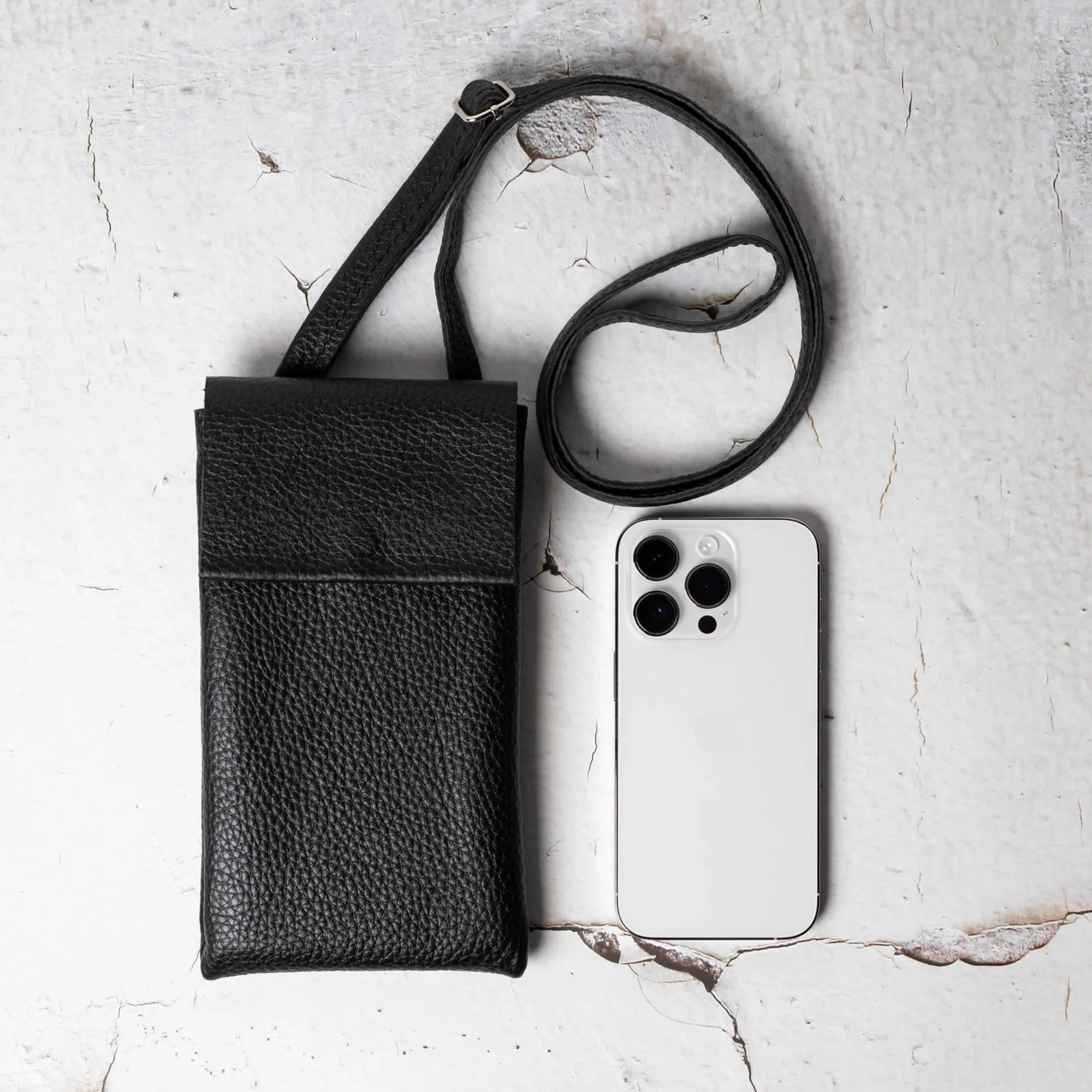 Full grain Leather Phone Bag | Graini Black - Wenderfarer