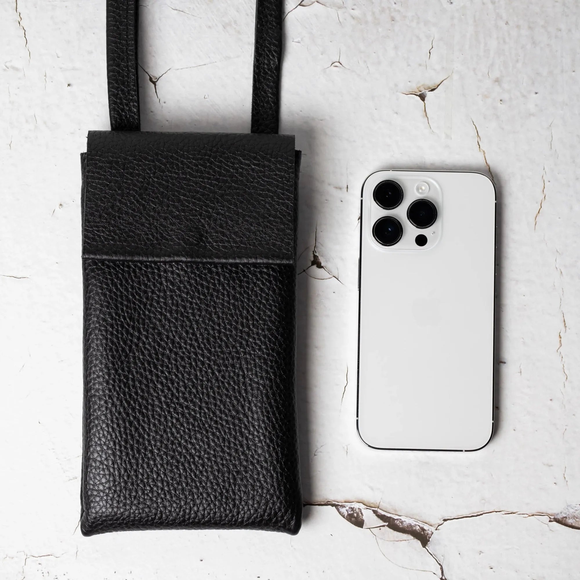 Full grain Leather Phone Bag | Graini Black - Wenderfarer
