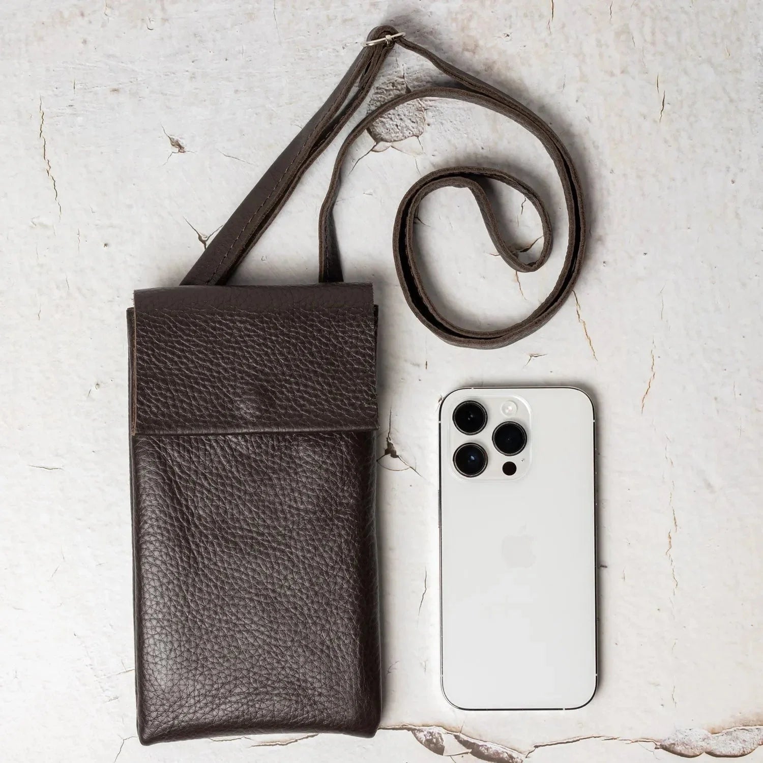 Minimalist Phone Pouch – Grainy Leather Crossbody Bag