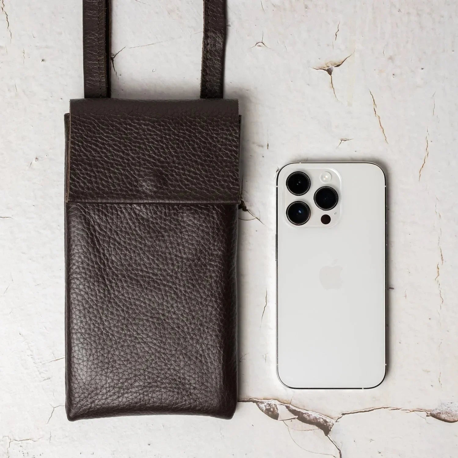 Minimalist Phone Pouch – Grainy Leather Crossbody Bag