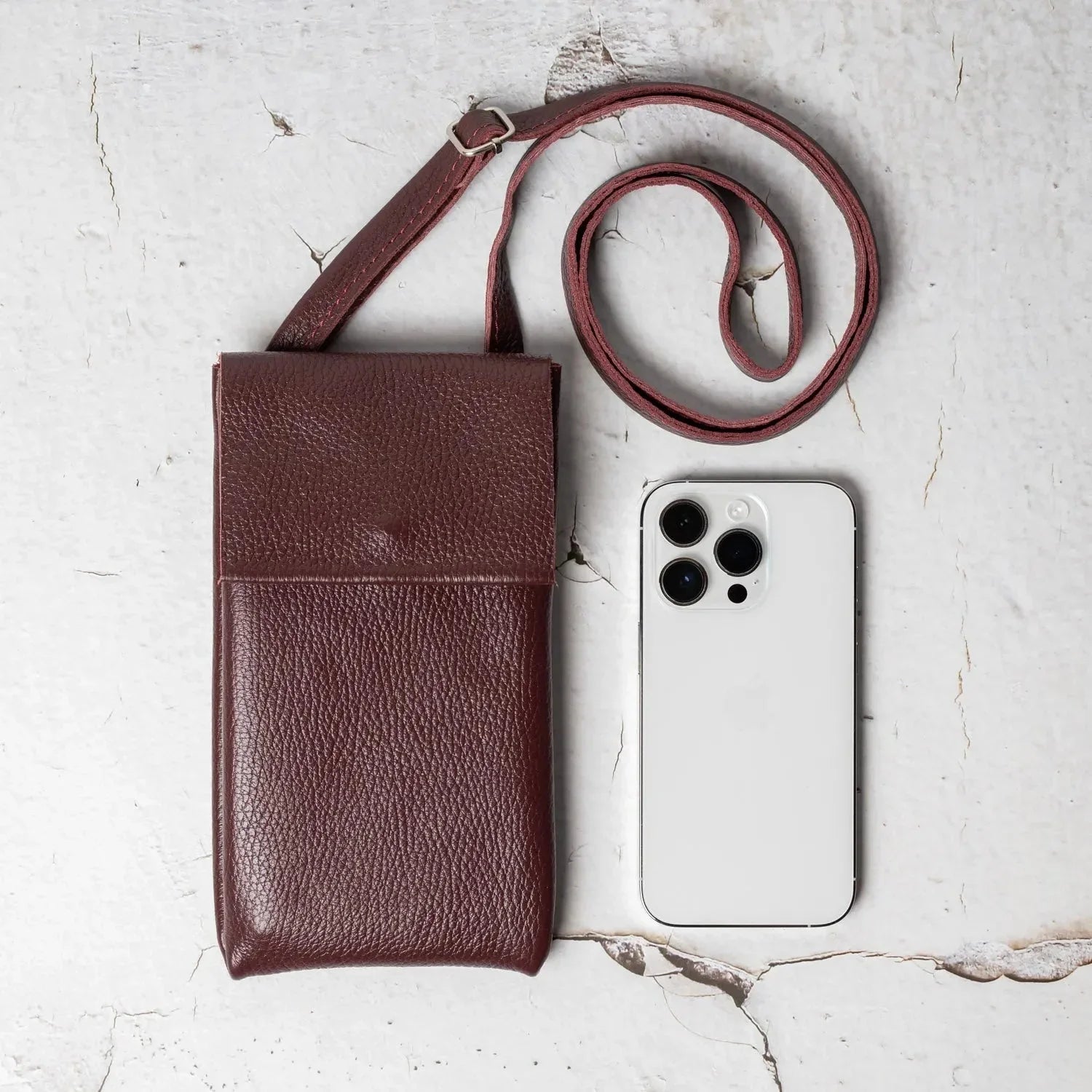 Minimalist Phone Pouch – Grainy Leather Crossbody Bag