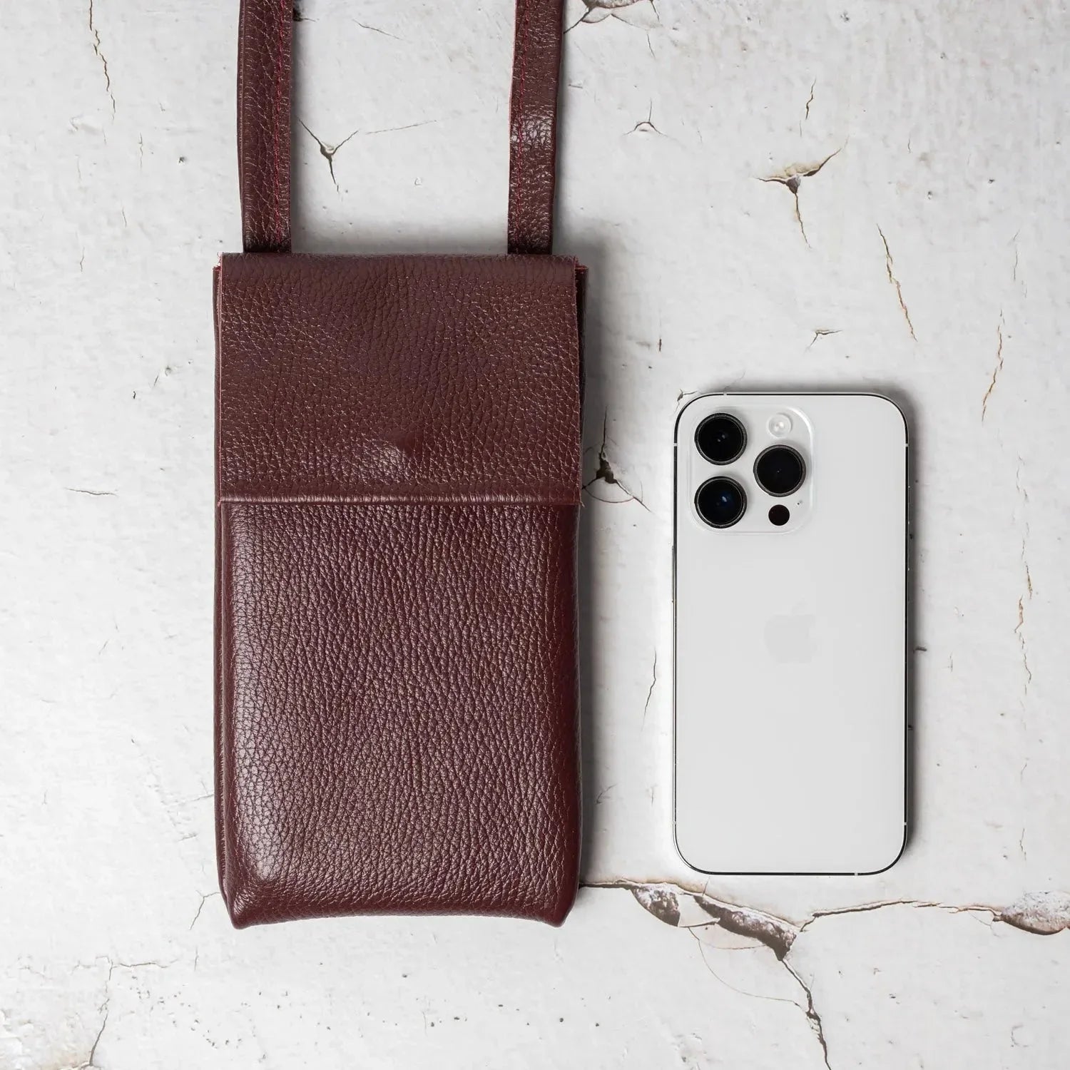 Minimalist Phone Pouch – Grainy Leather Crossbody Bag