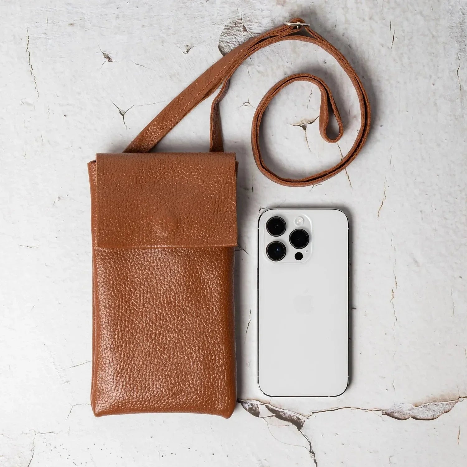 Minimalist Phone Pouch – Grainy Leather Crossbody Bag