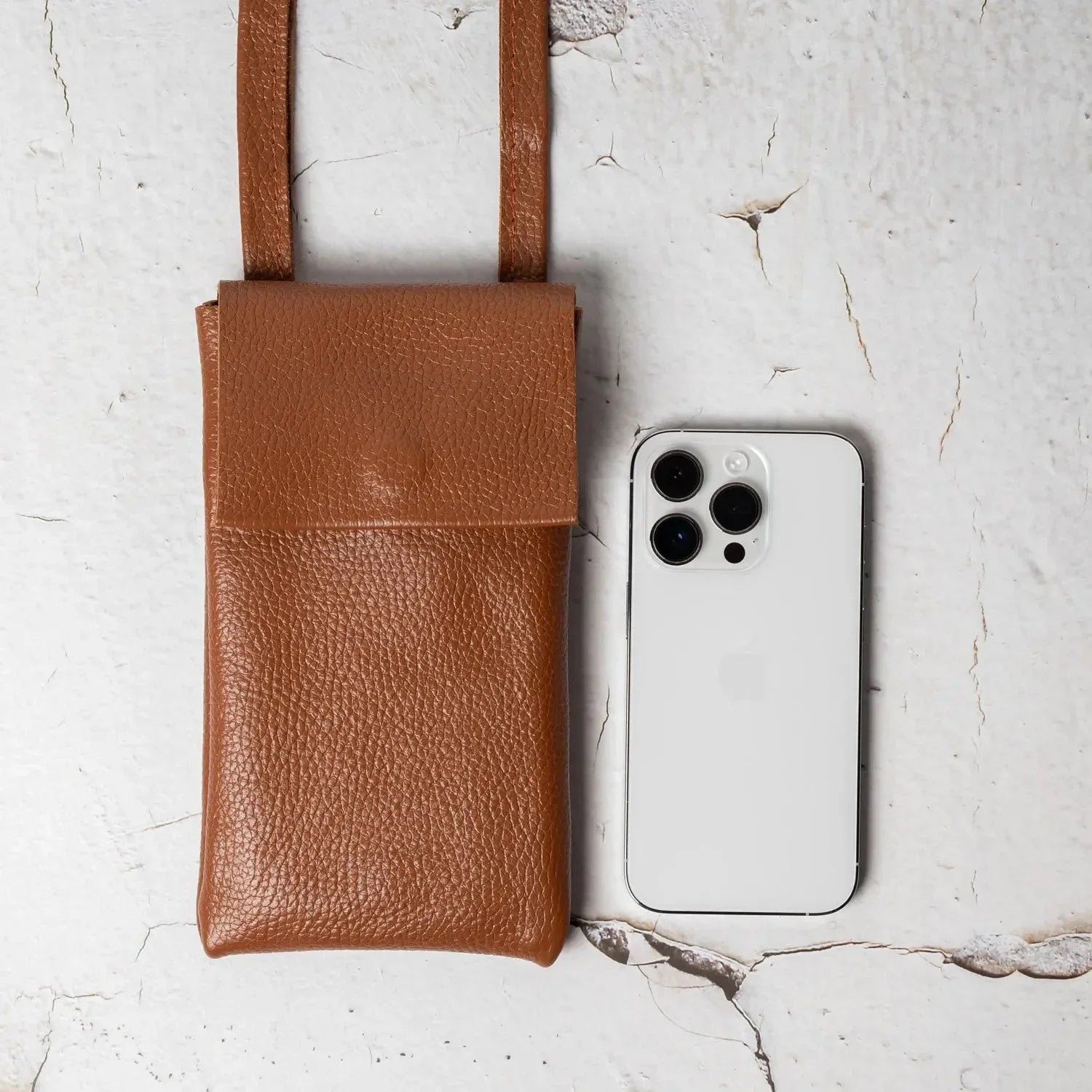 Minimalist Phone Pouch – Grainy Leather Crossbody Bag