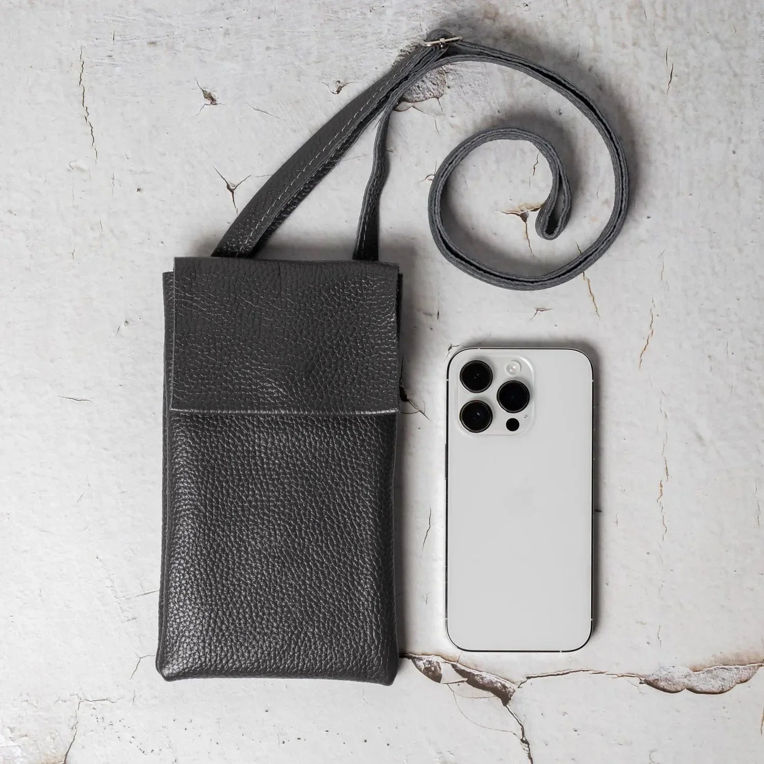 Minimalist Phone Pouch – Grainy Leather Crossbody Bag
