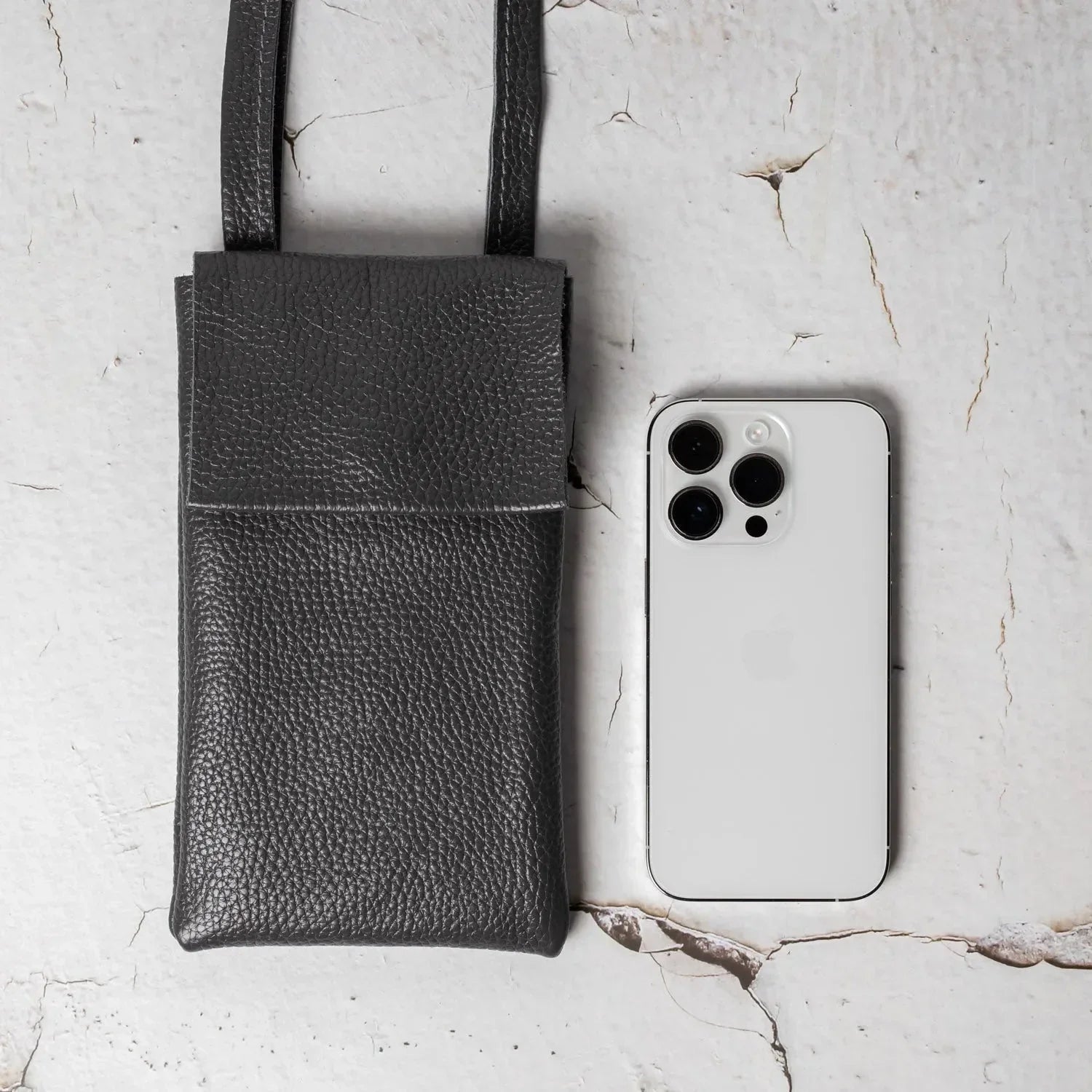 Minimalist Phone Pouch – Grainy Leather Crossbody Bag