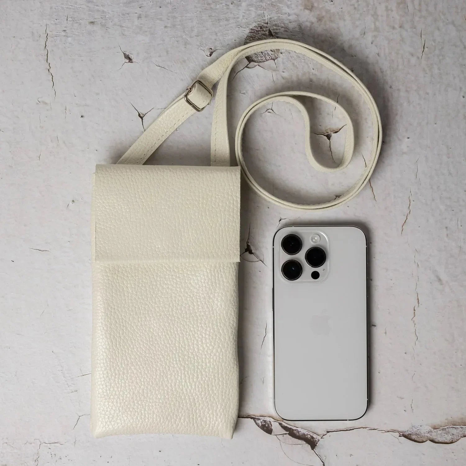 Minimalist Phone Pouch – Grainy Leather Crossbody Bag