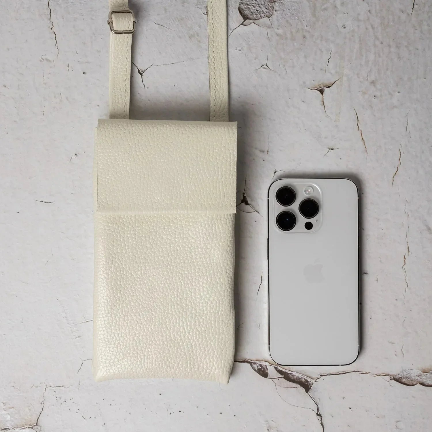 Minimalist Phone Pouch – Grainy Leather Crossbody Bag