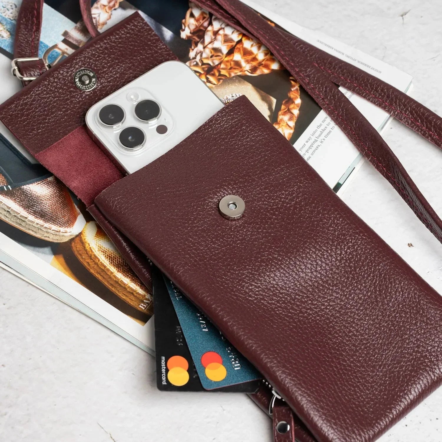 Minimalist Phone Pouch – Grainy Leather Crossbody Bag