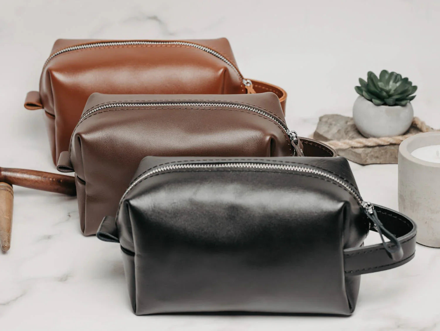 Smooth Leather Dopp Kit – Travel Toiletry Bag for Men