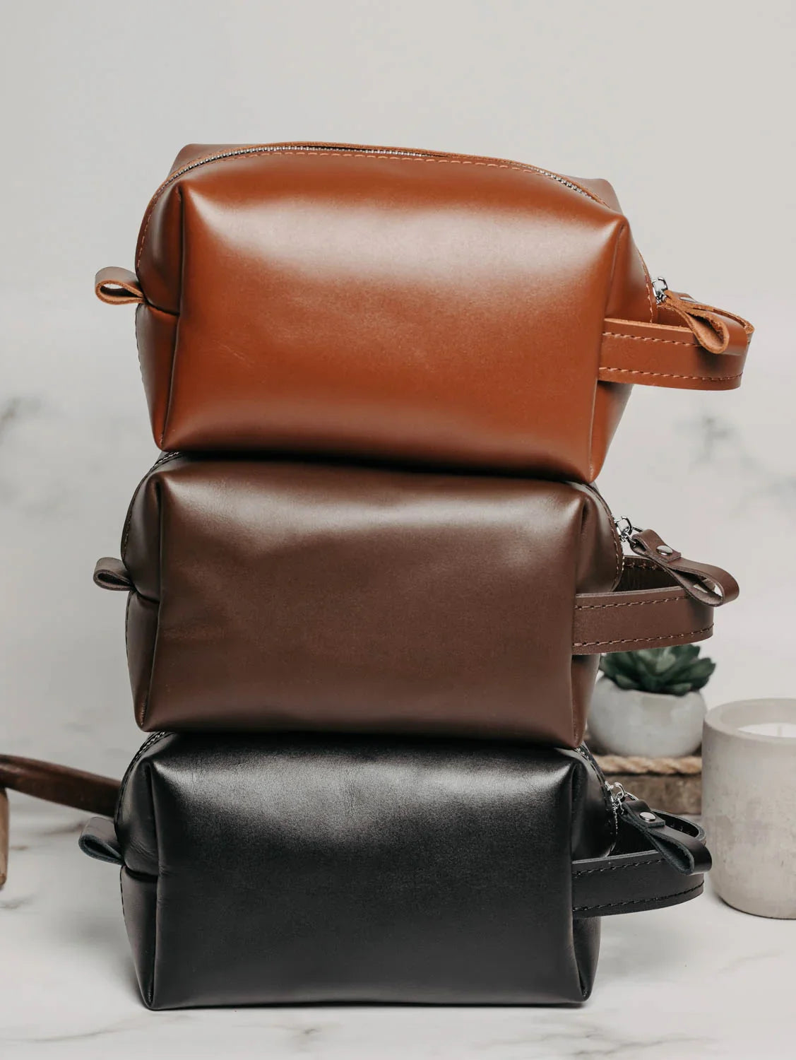 Smooth Leather Dopp Kit – Travel Toiletry Bag for Men