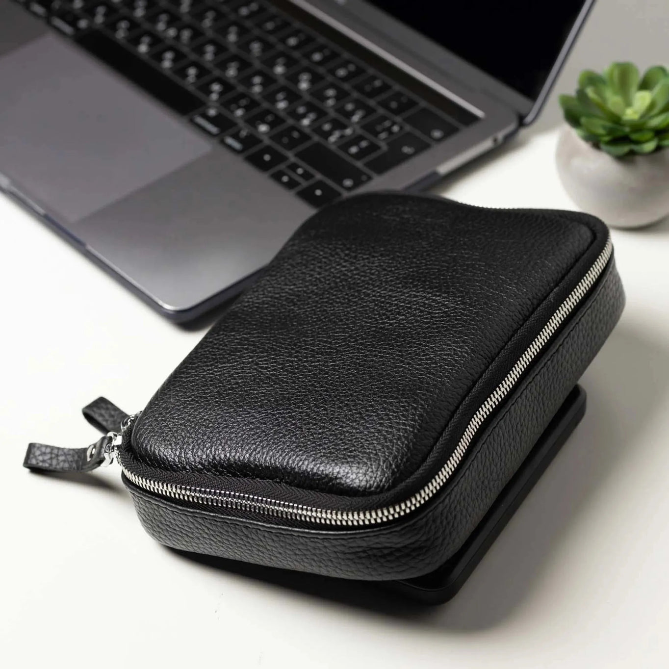 Leather Tech Organizer for Daily Use | Grainy Black - Wenderfarer