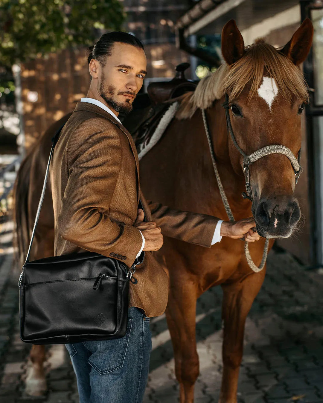 Everyday Leather Messenger with Zip | Squad